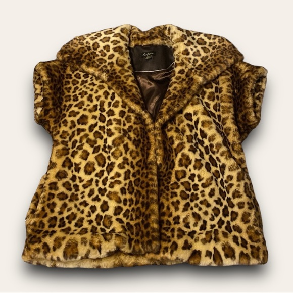 cartise Jackets & Blazers - Vintage Faux Fur Leopard Print Short Sleeved Jacket Mobwife Cartise